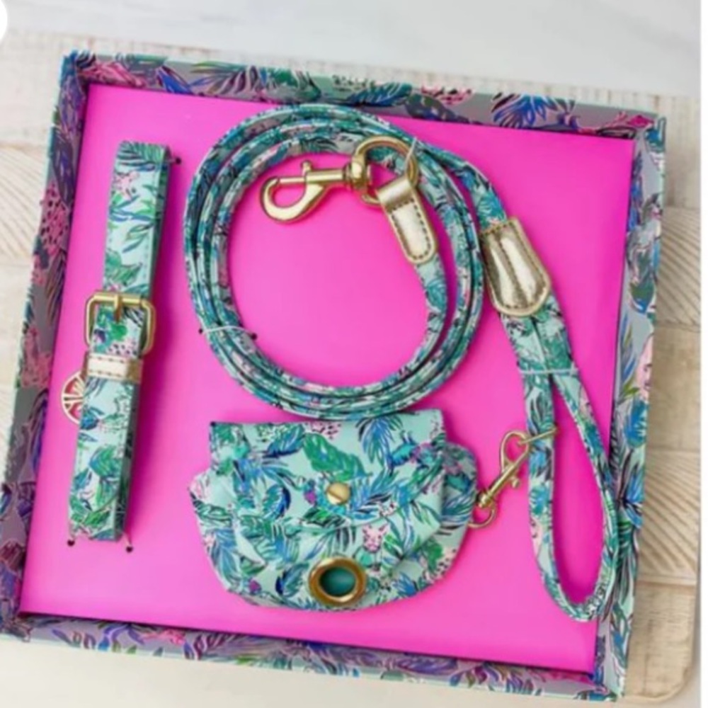Lilly Pulitzer NWT dog walk set “ barking up palm tree” in seasalt blue